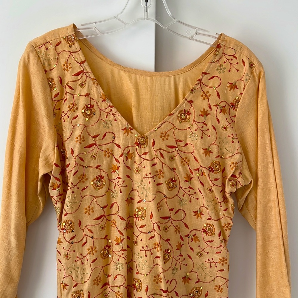 Original Indian Salwar Kameez set. Hand tailored. Like new. Beautiful material.